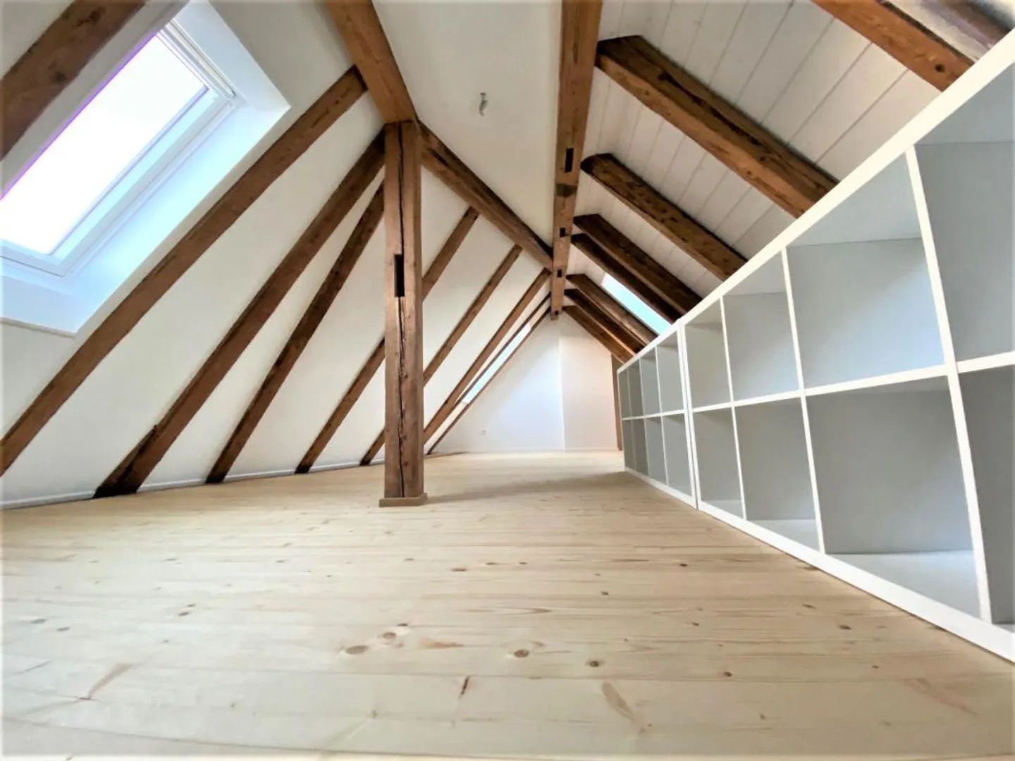 Confortable en ville - Appartement en duplex de 4 pièces - Photo 3 sur 8