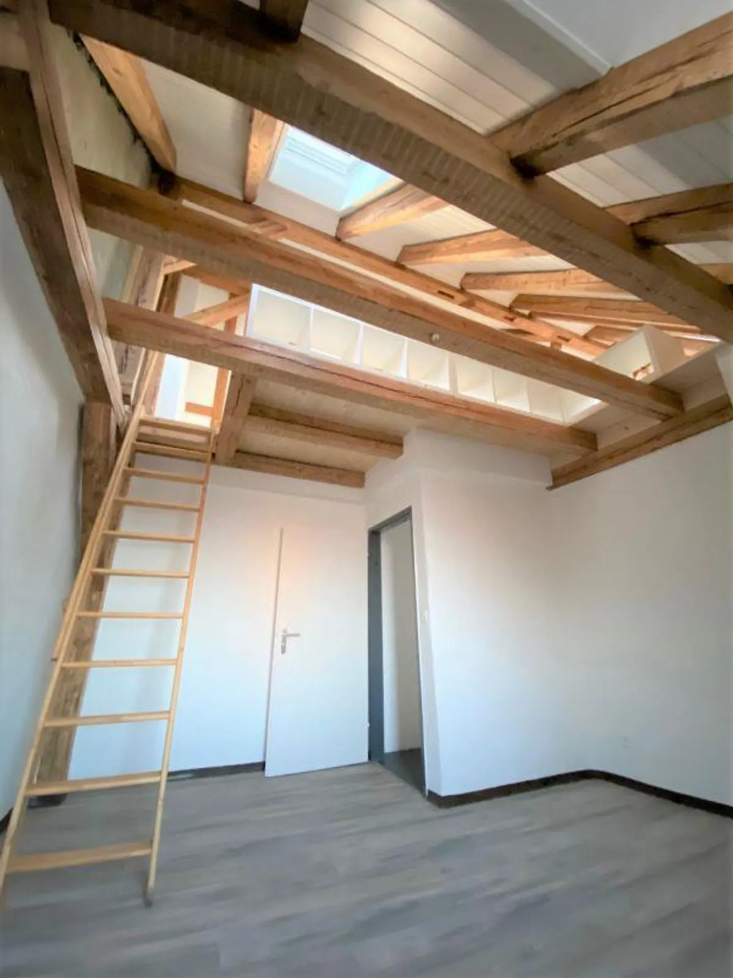 Confortable en ville - Appartement en duplex de 4 pièces - Photo 4 sur 8