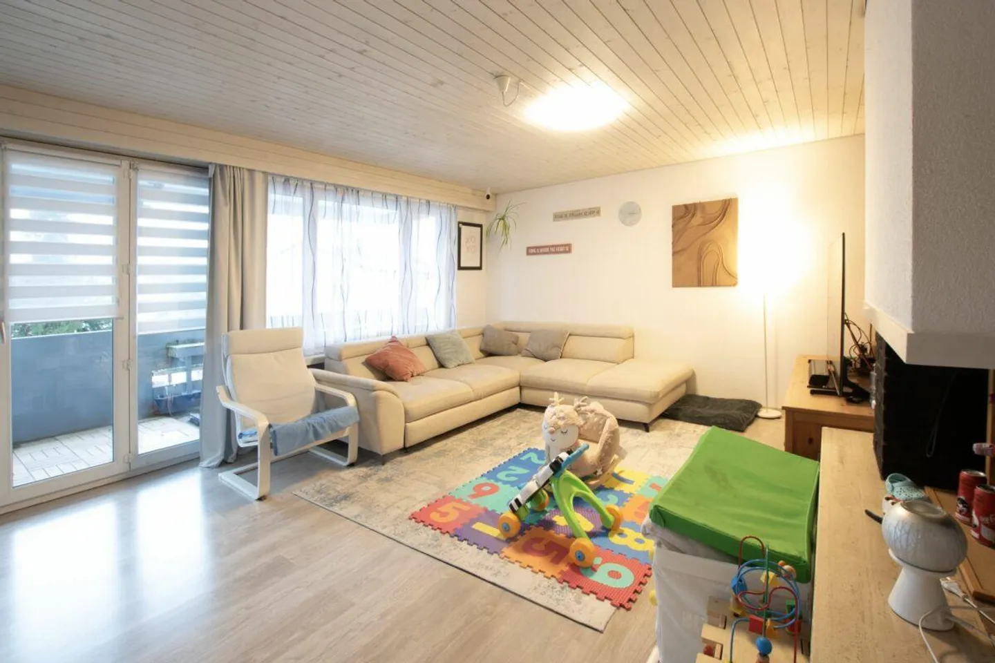 Geräumige Familienwohnung in Erlen - Foto 3 von 14