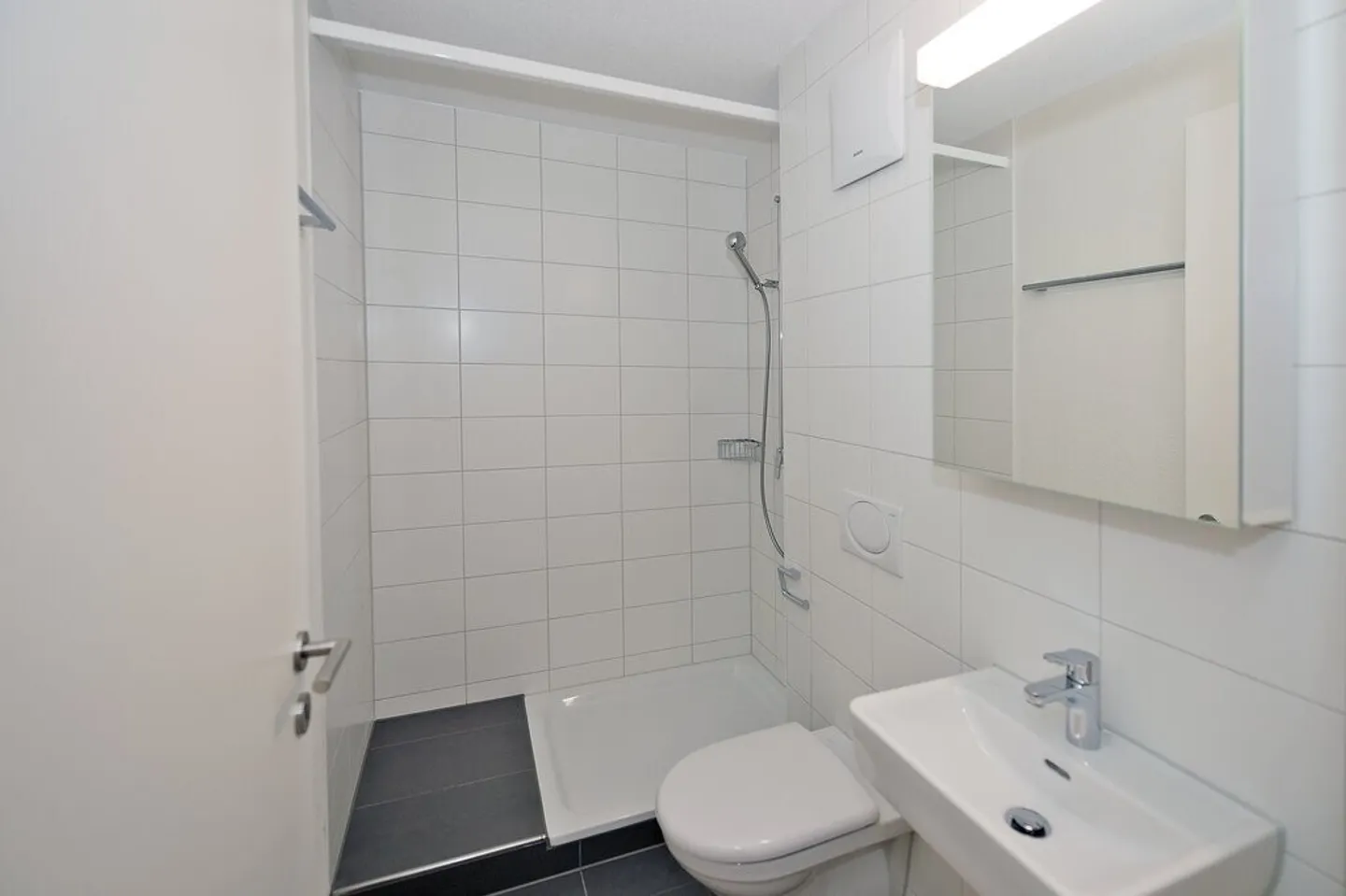 Modern and idyllic living in Schönbühl - Photo 8 of 10