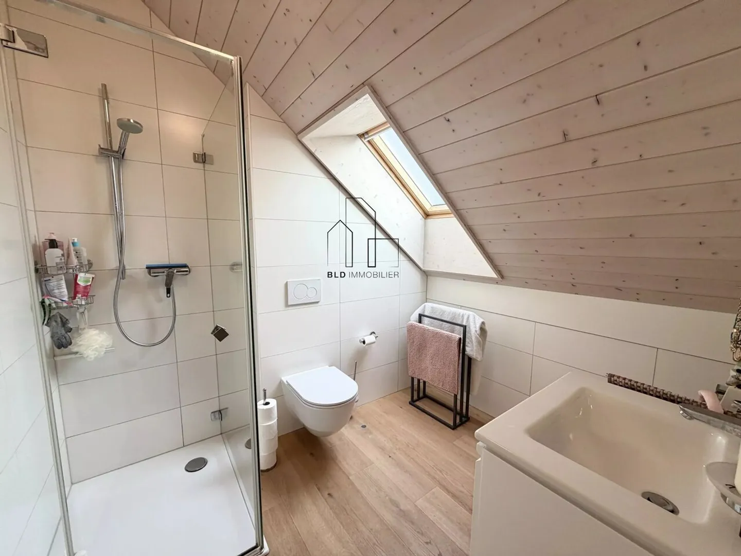 Spacious duplex with 28m2 balcony - Photo 10 of 11