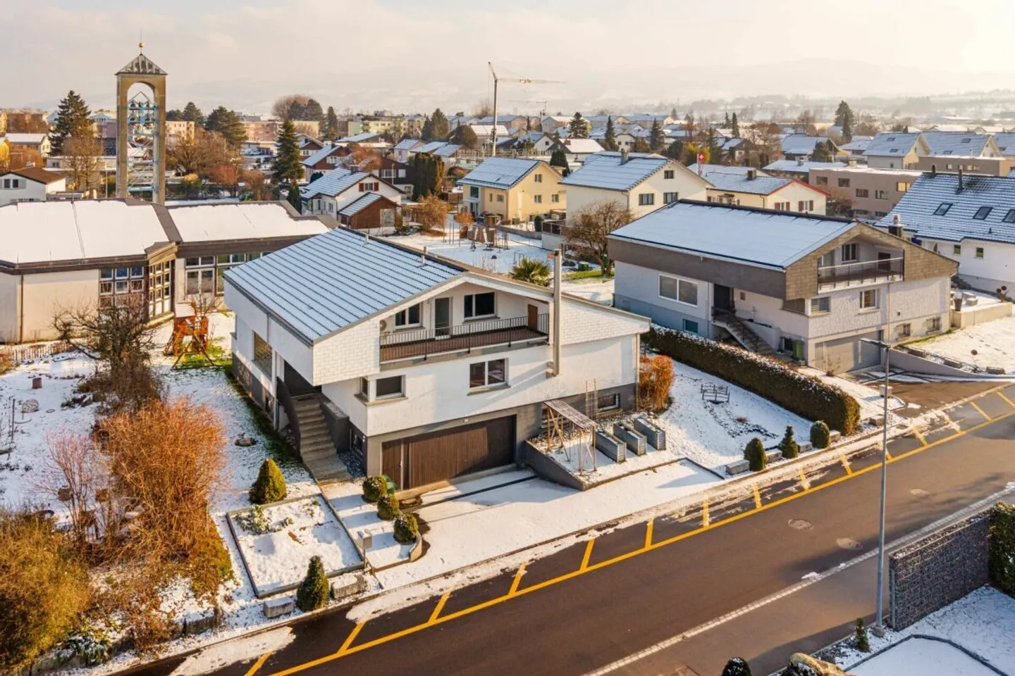 Modern Family Paradise in a Quiet Location - 7.5 Rooms, High-Quality Equipment and Minimal Additional Costs - Photo 1 of 15