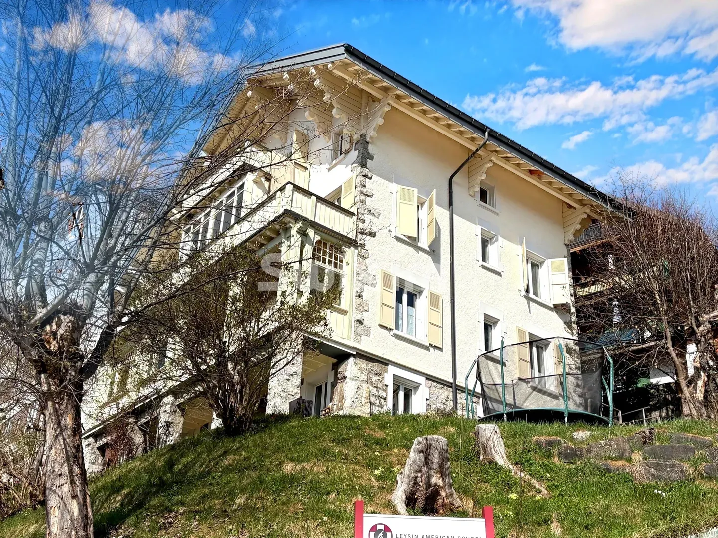 Bâtiment de caractère avec vue - Photo 3 sur 3