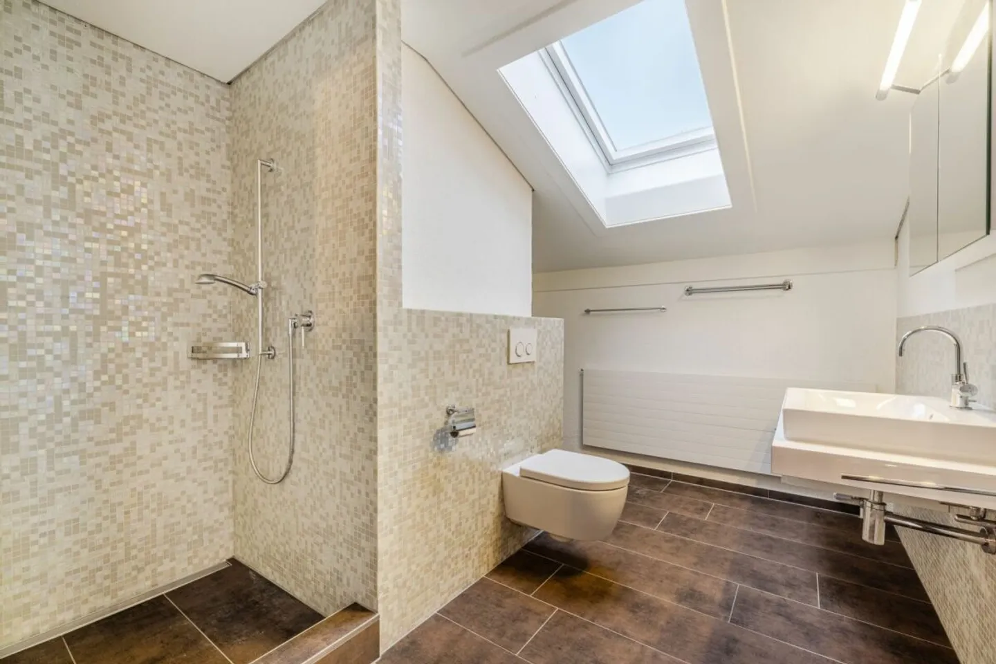 Modern Family Paradise in a Quiet Location - 7.5 Rooms, High-Quality Equipment and Minimal Additional Costs - Photo 11 of 15