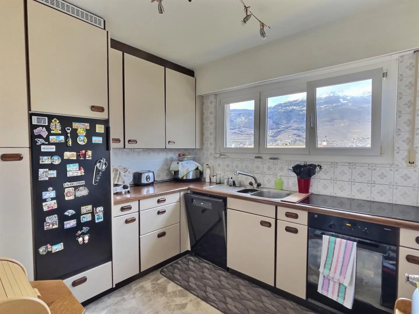 Charming Attic Apartment with Mountain View - Photo 7 of 13