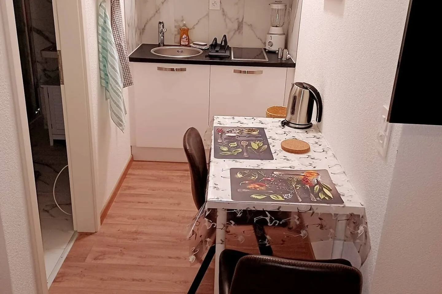 Cozy 1-Bedroom Apartment in Zürich - Photo 4 of 9