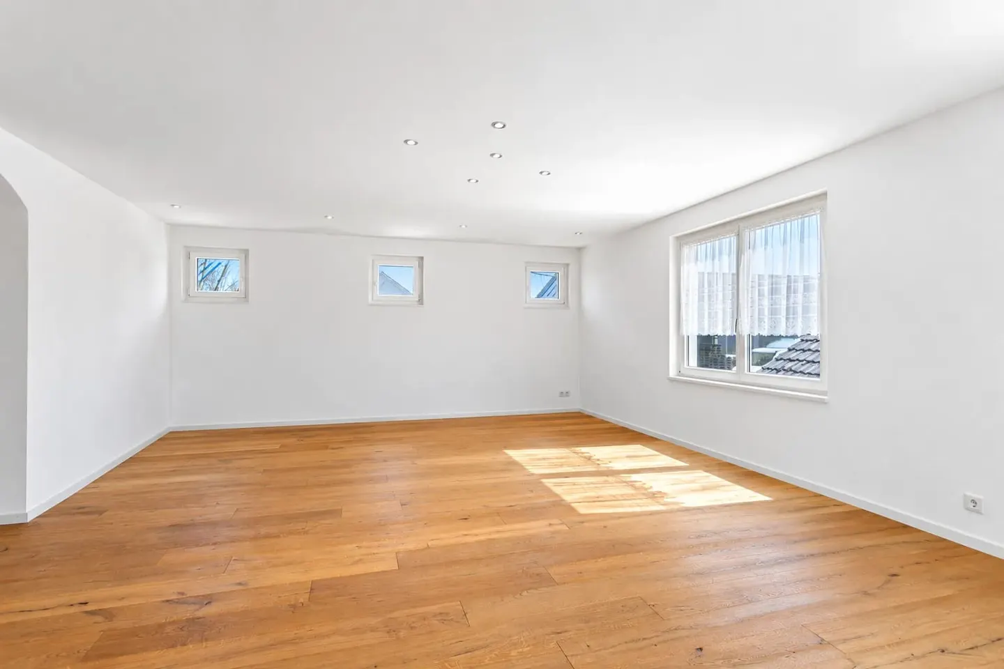 Maison familiale rénovée avec piscine - Photo 4 sur 13