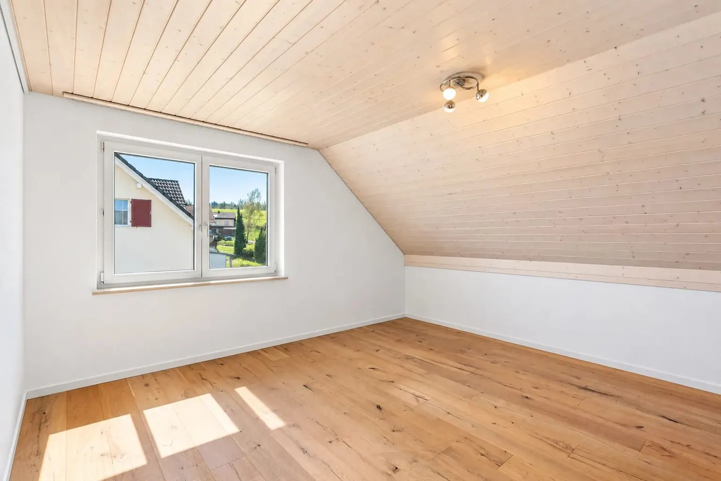 Maison familiale rénovée avec piscine - Photo 8 sur 13