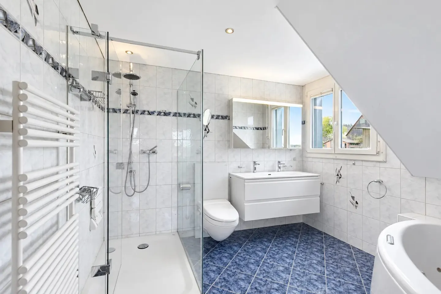 Maison familiale rénovée avec piscine - Photo 10 sur 13