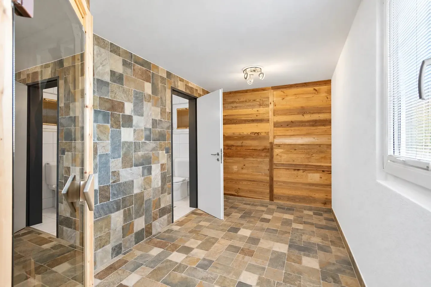 Maison familiale rénovée avec piscine - Photo 13 sur 13