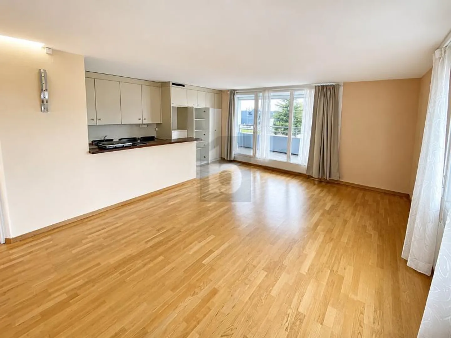 ÉTAGE BUREAUX À 4,39 % BRUT ET 35 PLACES DE PARC - Foto 4 di 6