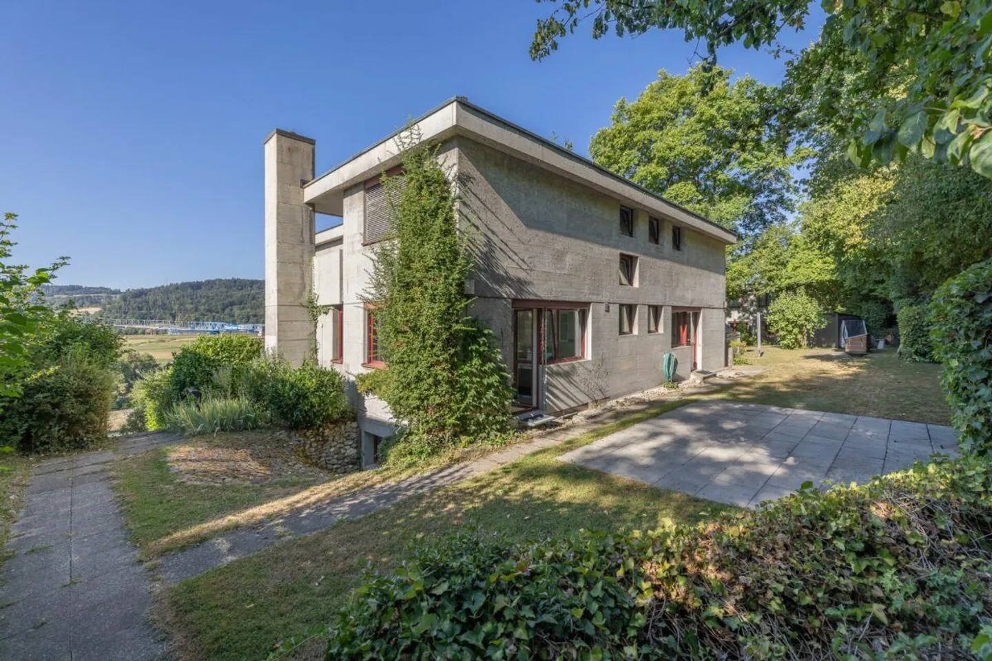 Terrace House on the Nature-Friendly Outskirts of the City - Photo 1 of 15