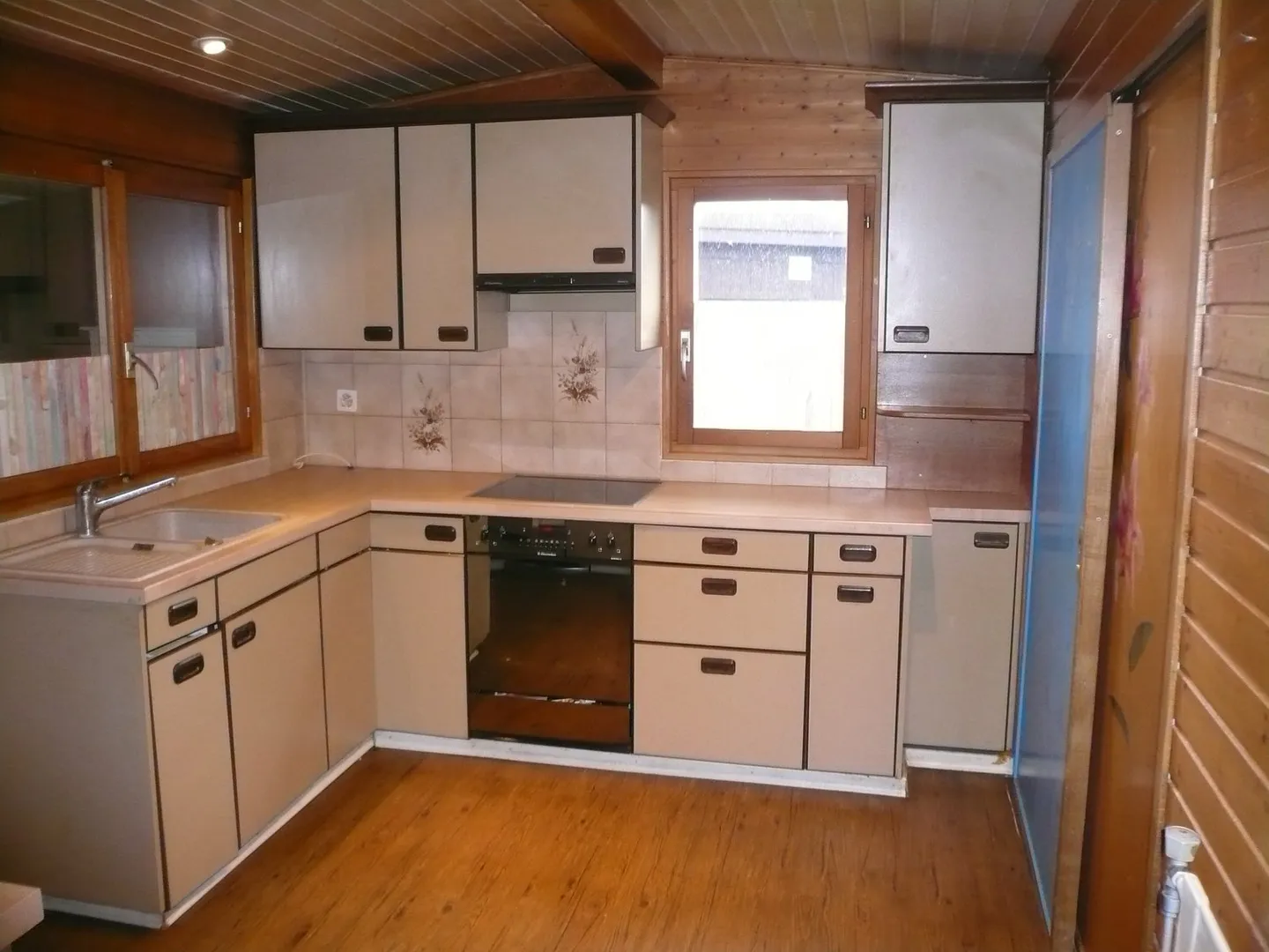 Beautiful 3.5-Room Chalet in a Quiet Location in Moosseedorf - Photo 4 of 7