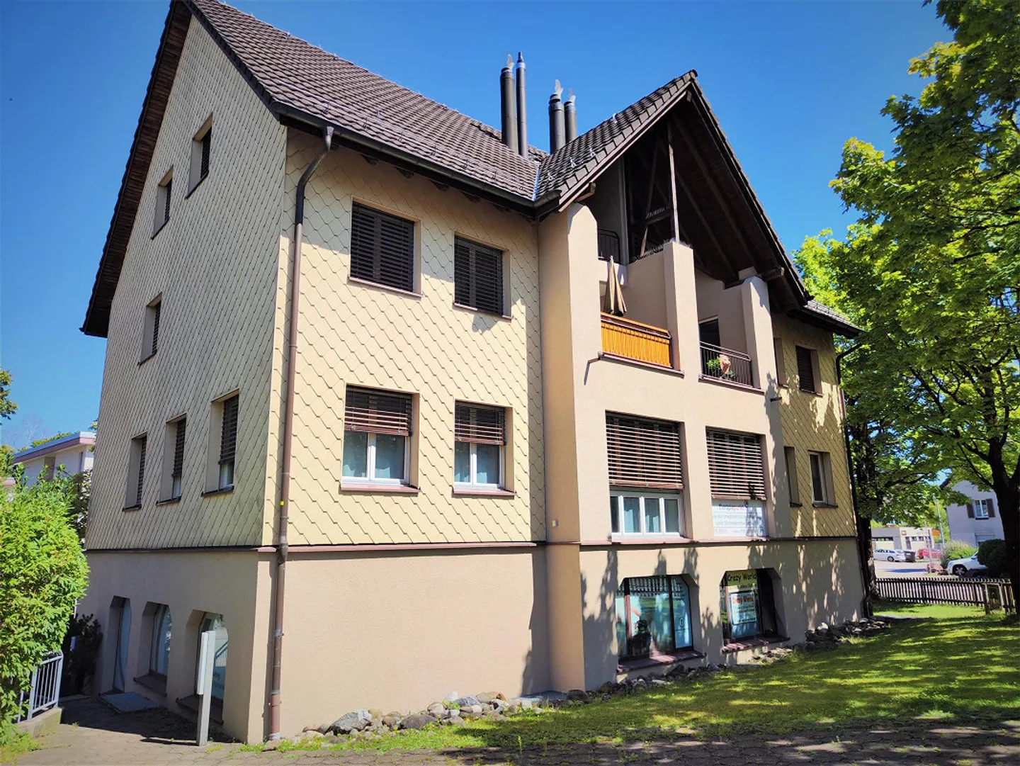 Espace commercial lumineux à louer à Dübendorf - Photo 1 sur 8