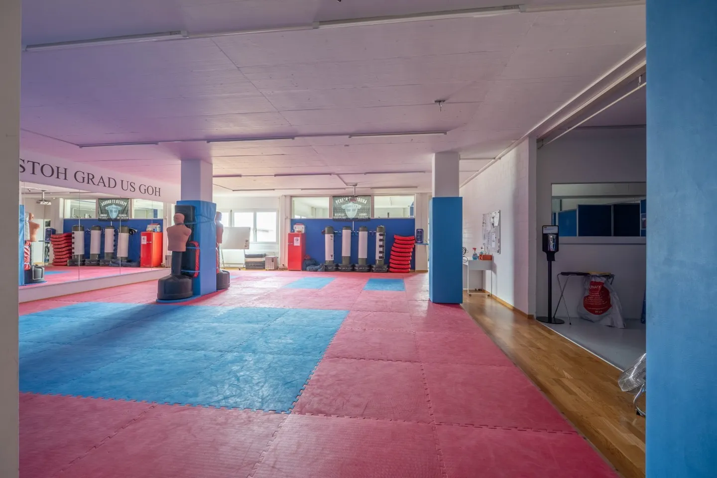 A truly lucrative business - Photo 11 of 12