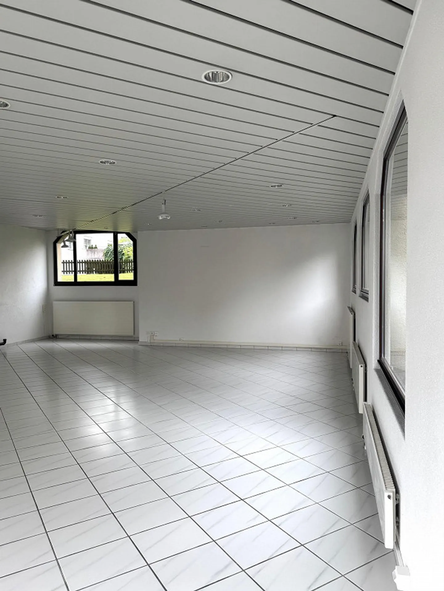 Espace commercial lumineux à louer à Dübendorf - Photo 4 sur 8