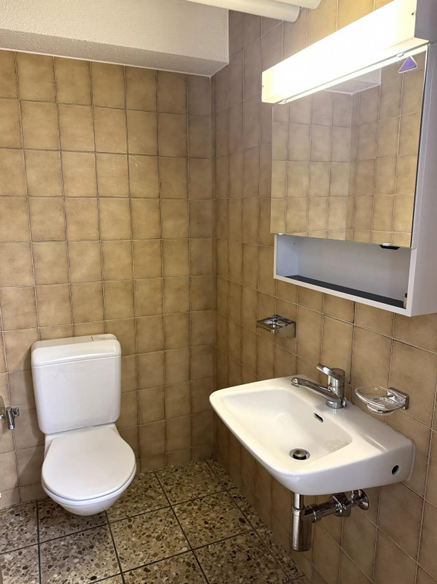 Espace commercial lumineux à louer à Dübendorf - Photo 5 sur 8