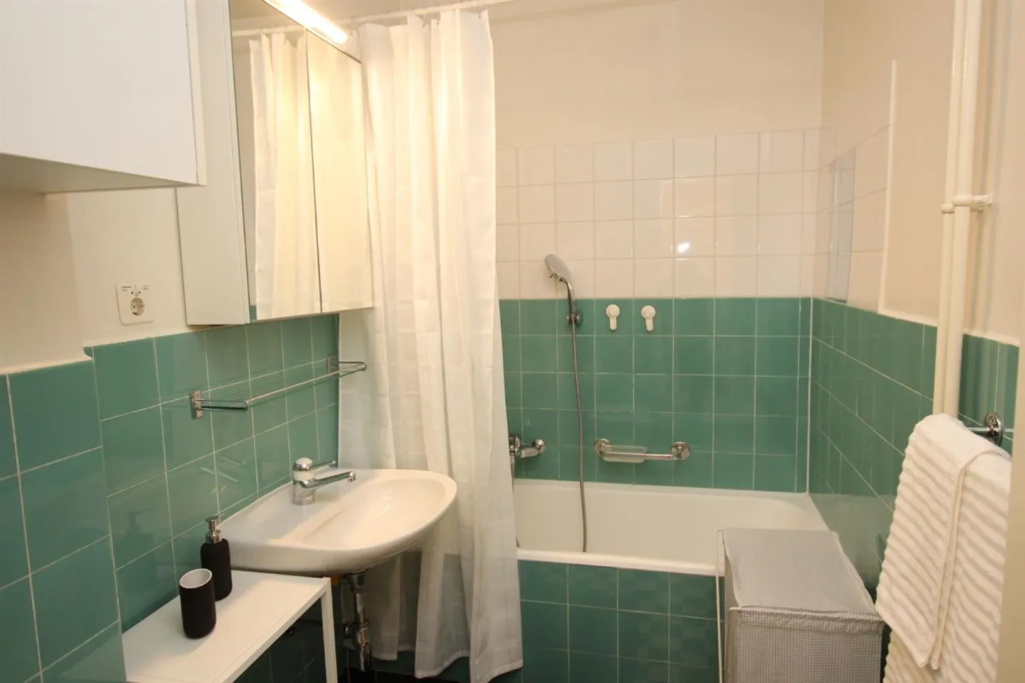 Charming Apartment in Champel - Photo 4 of 6
