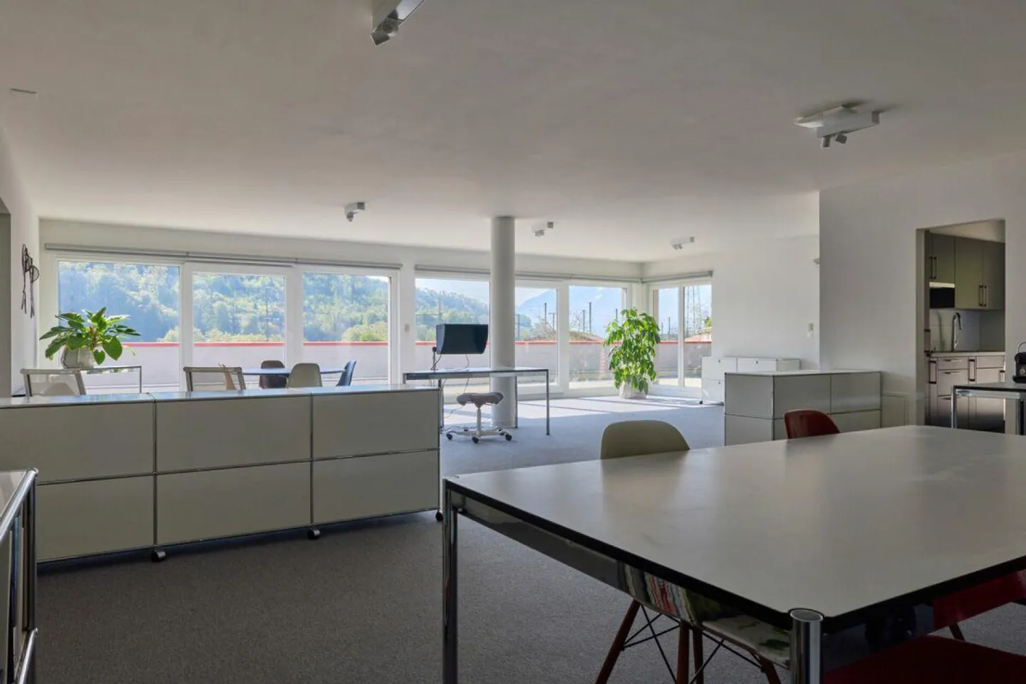 Schöne Verwaltungsfläche mit großer Terrasse 200 m2! - Foto 1 von 10