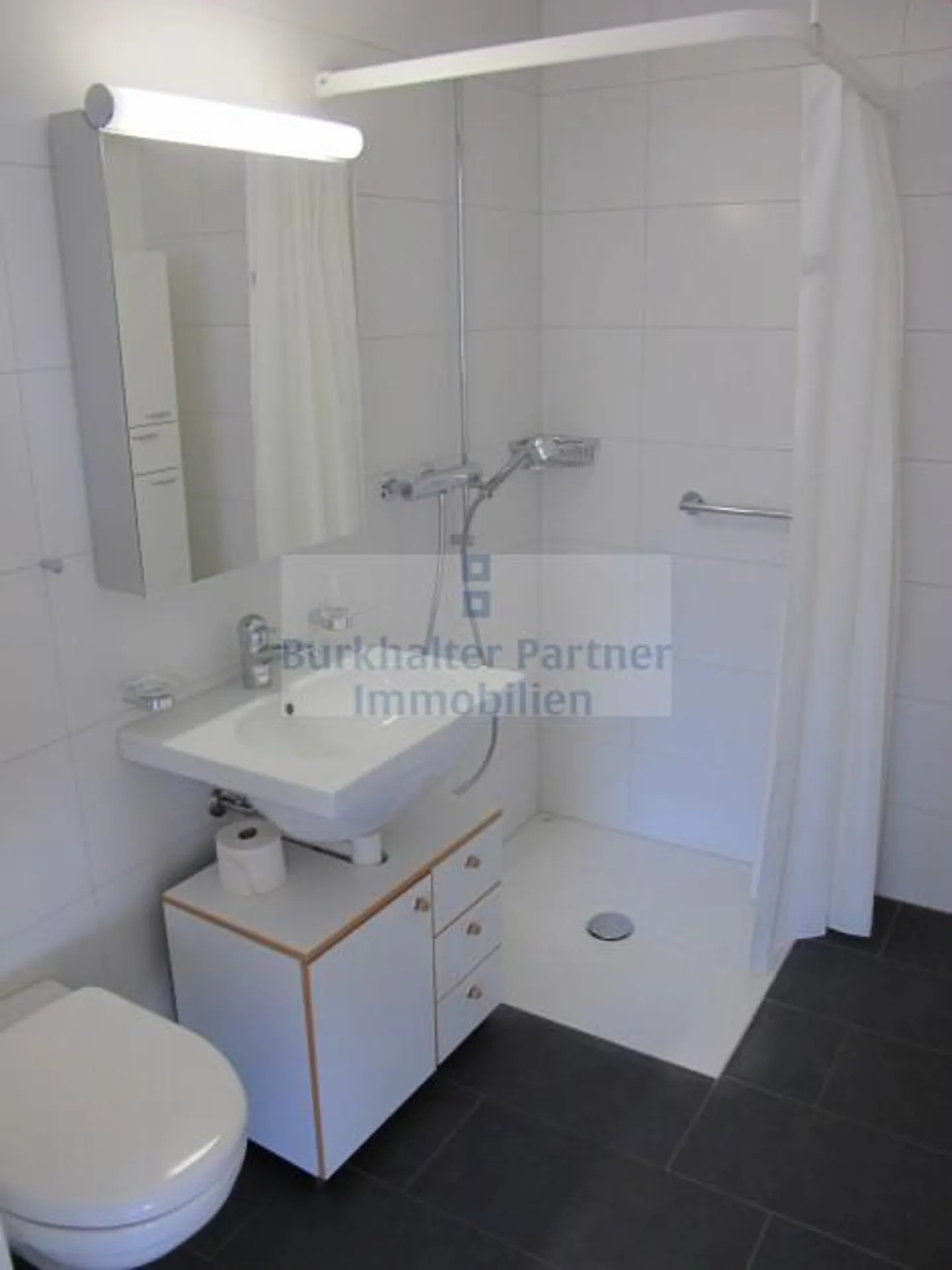 Vivre + 50 dans la résidence Vivo Köniz / appartement individuel lumineux de 2,5 pièces - Photo 5 sur 12