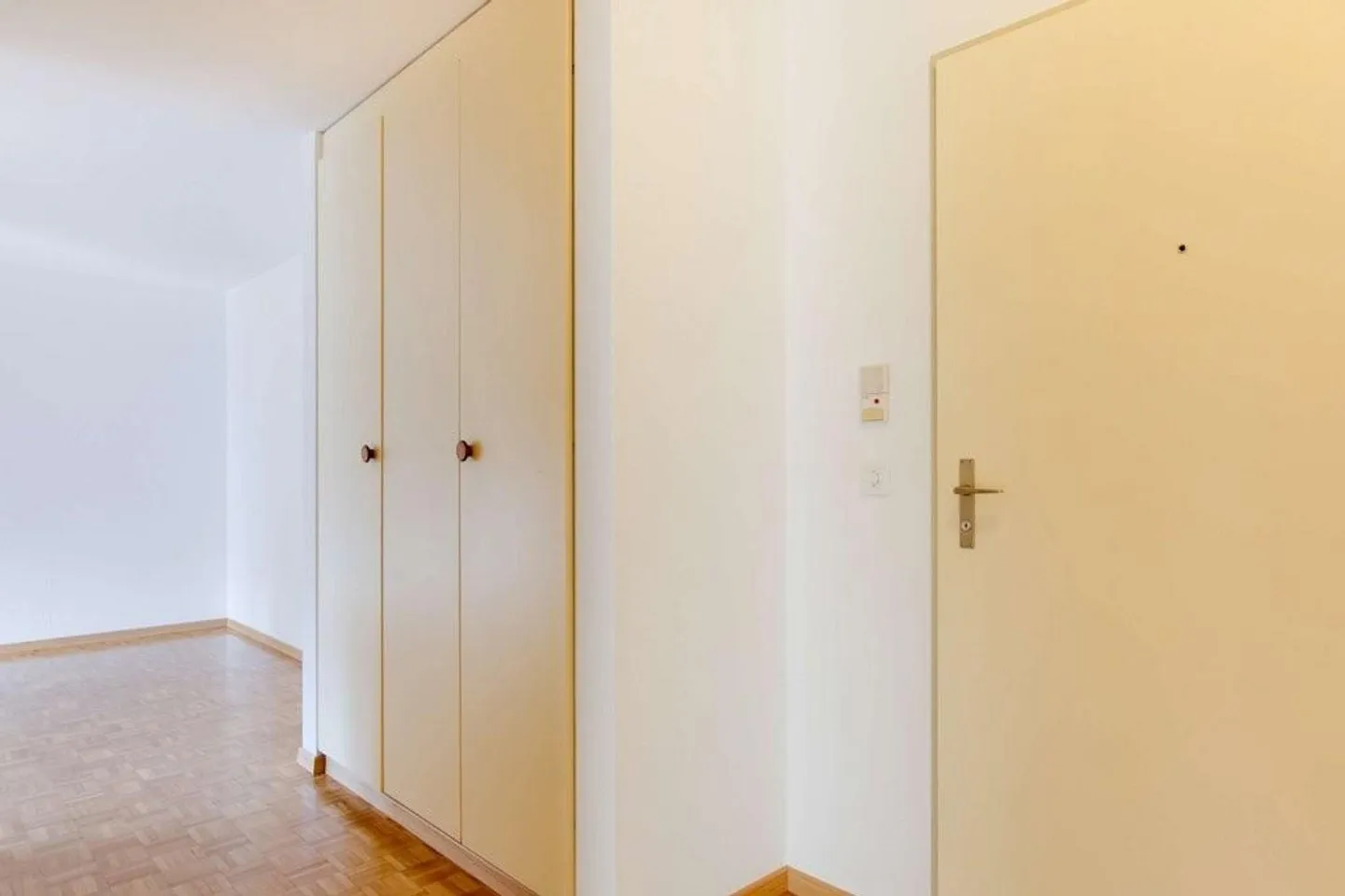 Bright apartment with a view of greenery - Photo 6 of 8