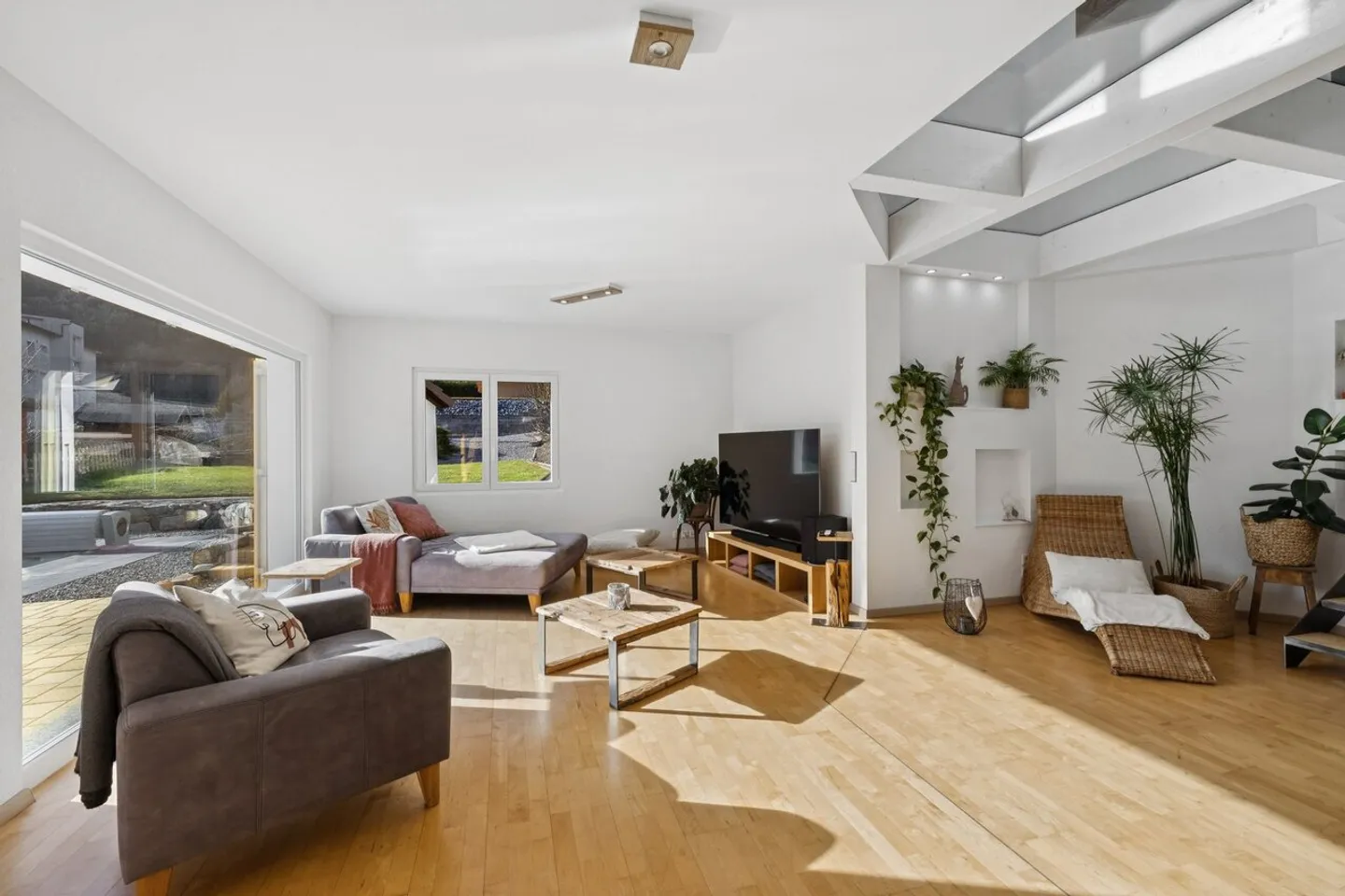 7.5-room Villa - Contemporary Elegance & Energy Performance - Photo 2 of 9