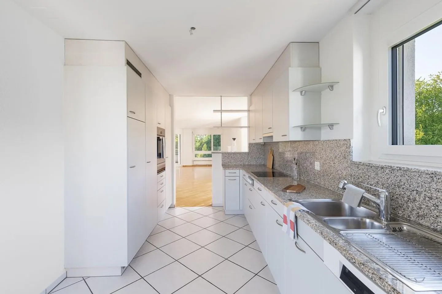 Appartement spacieux de 4.5 pièces à louer au 3ème étage - Photo 2 sur 13