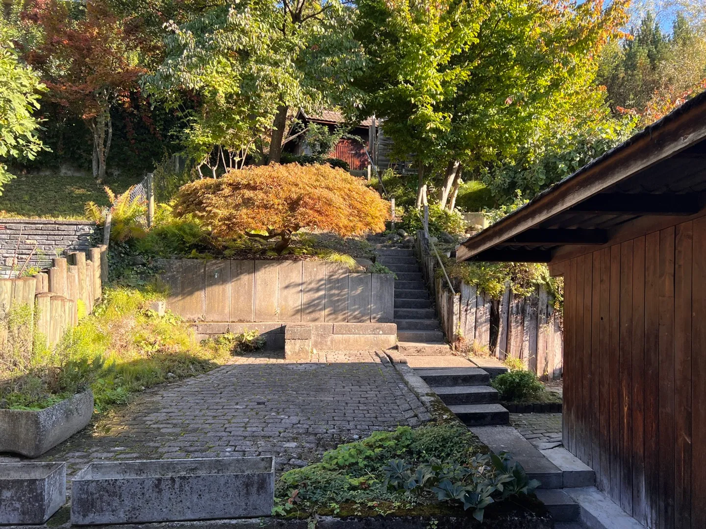 Casa unifamiliare con appartamento separato - adatta alle famiglie e centrale - Foto 3 di 12