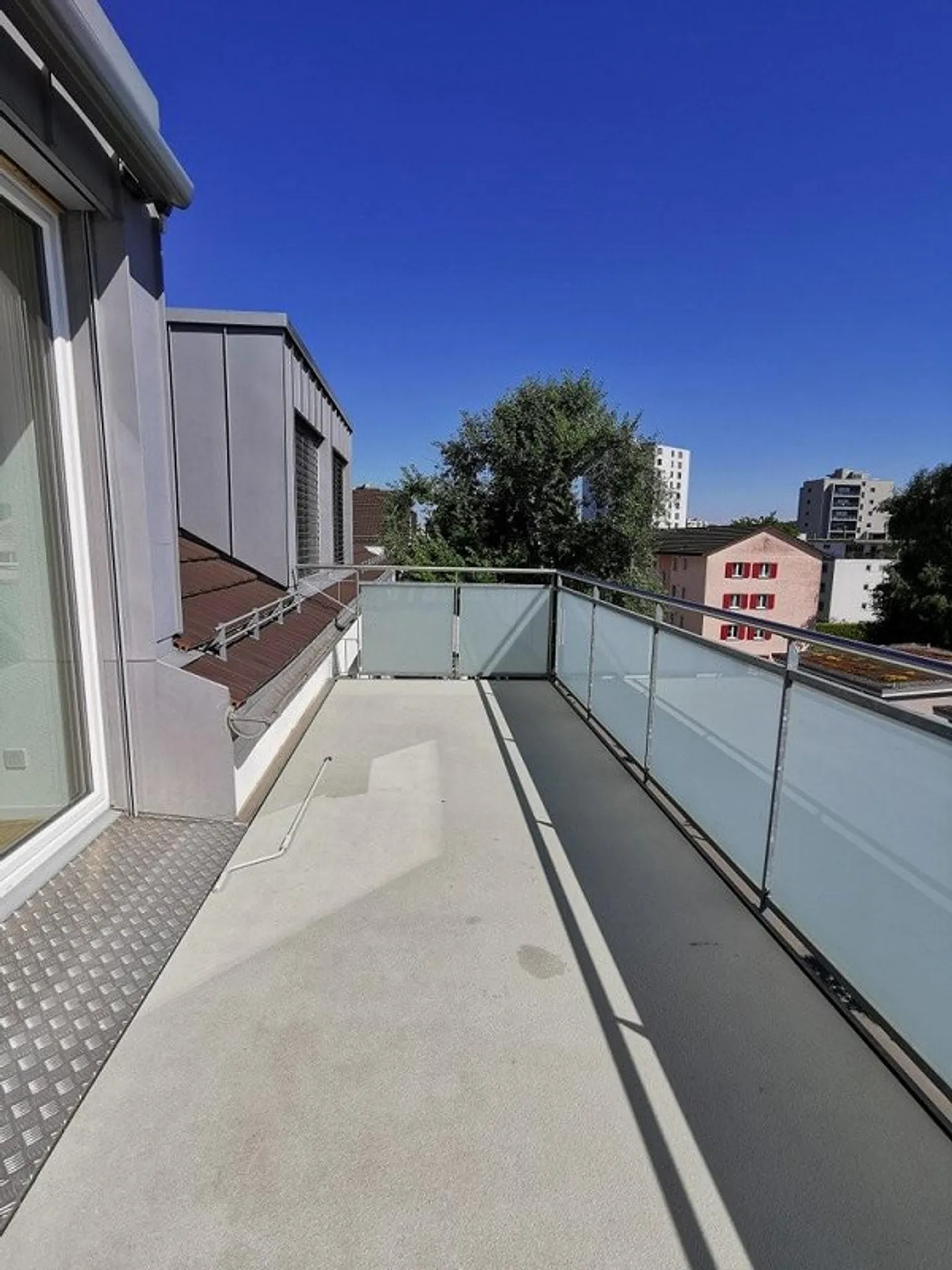 2.5 Zimmer-Dachwohnung mit grosszügigem Balkon zu vermieten - Foto 5 von 5