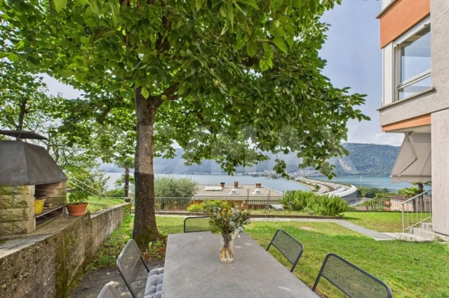 Stunning lake view; Apartment. 2.5 or 3.5 rooms is ideal, also as a holiday home - Photo 3 of 10