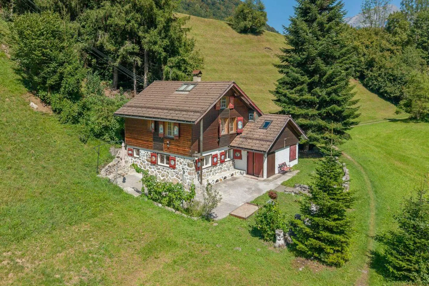 Maison de vacances 4.5 pièces ensoleillée dans un cadre naturel - Photo 1 sur 13