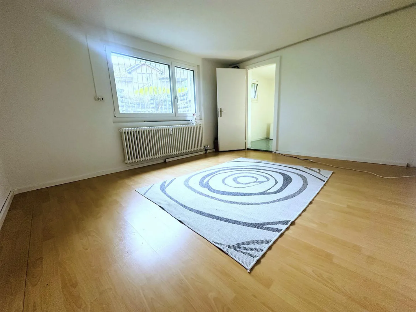 Freshly renovated 3.5 room apartment with garden seating area - Photo 11 of 14