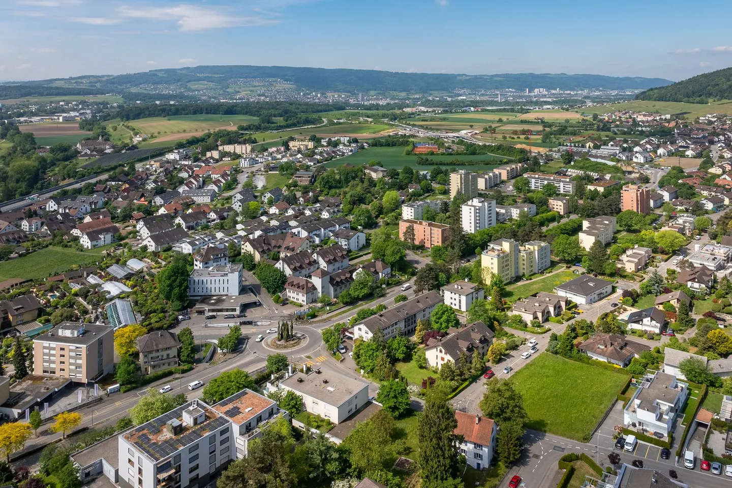 Ampio attico di 5,5 stanze in posizione privilegiata - Foto 11 di 12