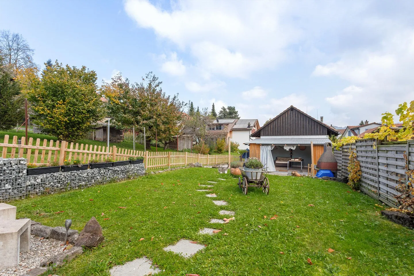 Charming Flarz House & Versatile Property - Photo 3 of 9