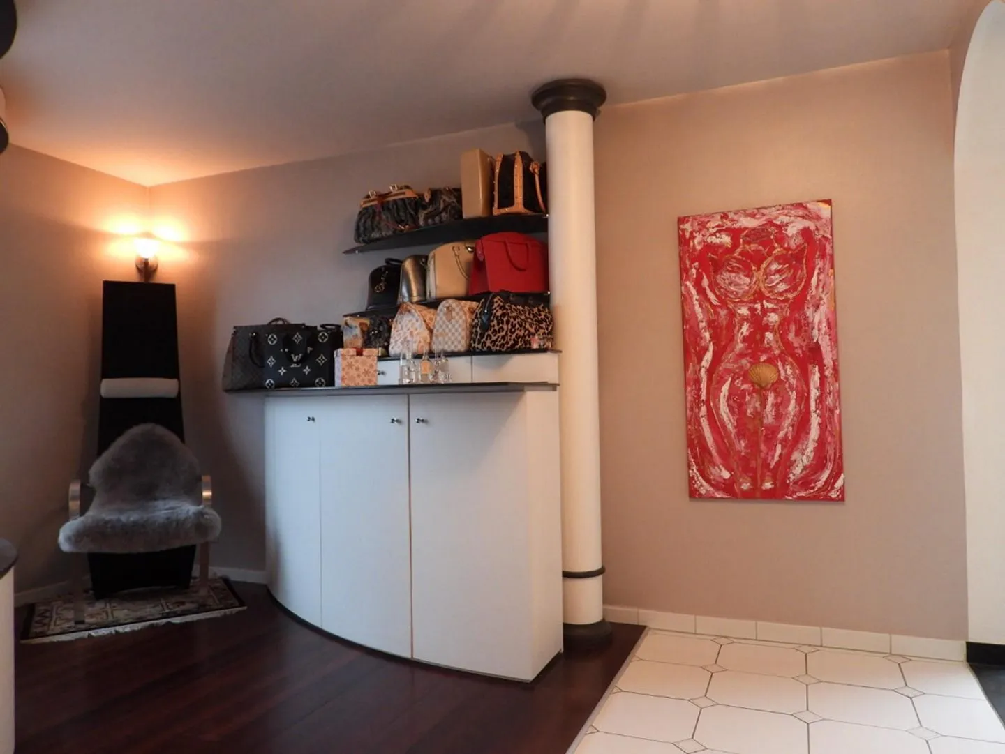 Appartement en attique avec un aménagement intérieur spécial ! - Photo 3 sur 13