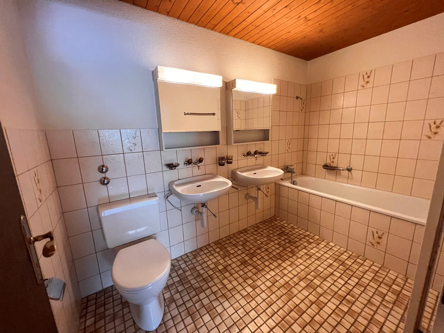 Cozy apartment with a view of the mountains - Photo 8 of 8