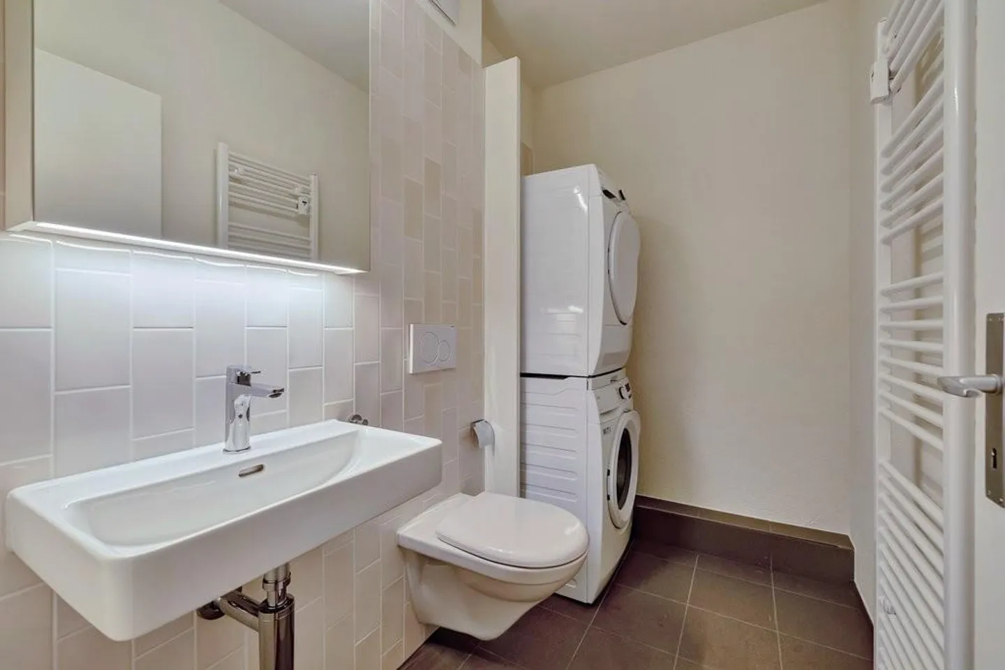 Appena ristrutturato e pronto per essere abitato: Vivere con stile ad Allschwil - Foto 5 di 10