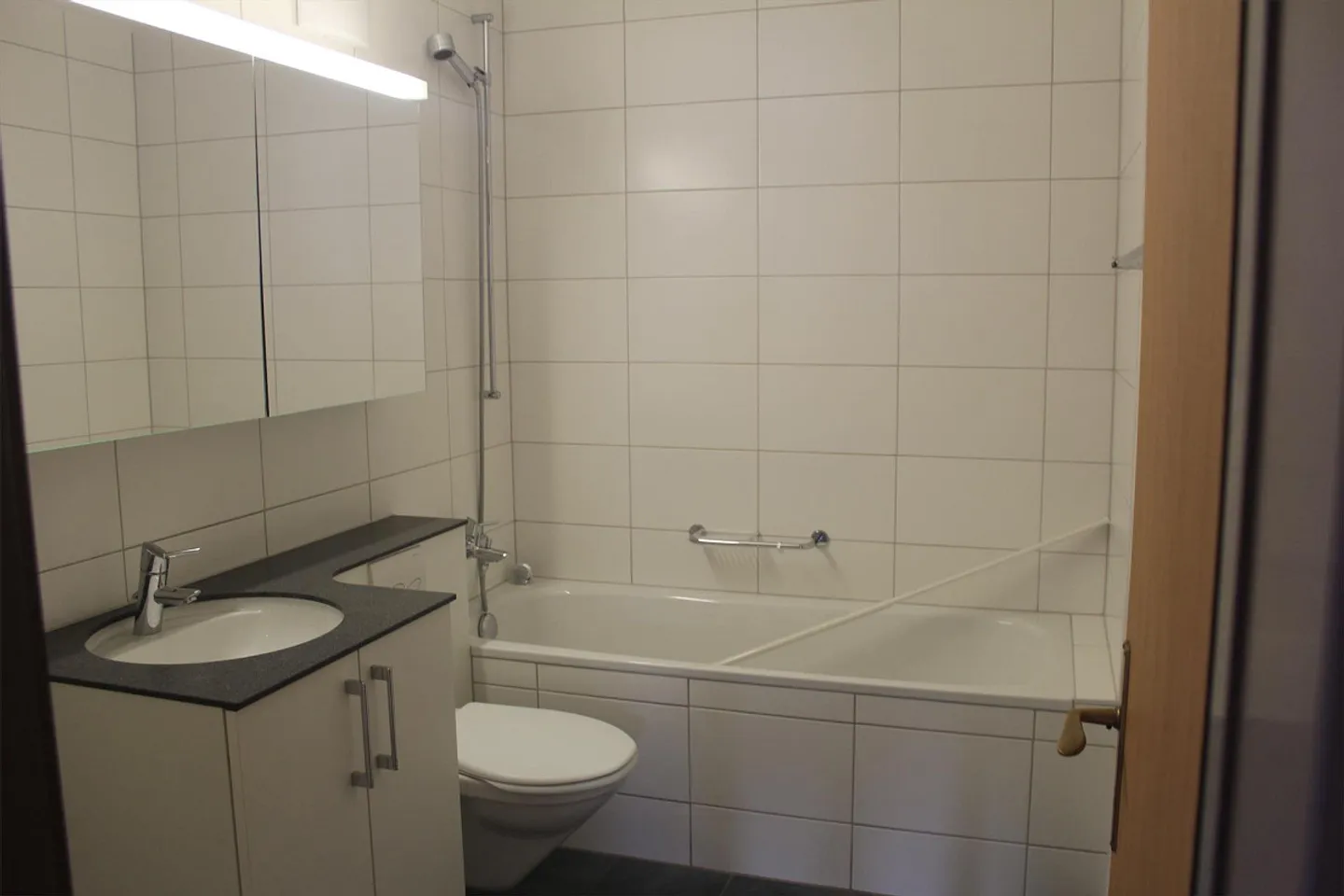 Spacious centrally located apartment - Photo 7 of 9