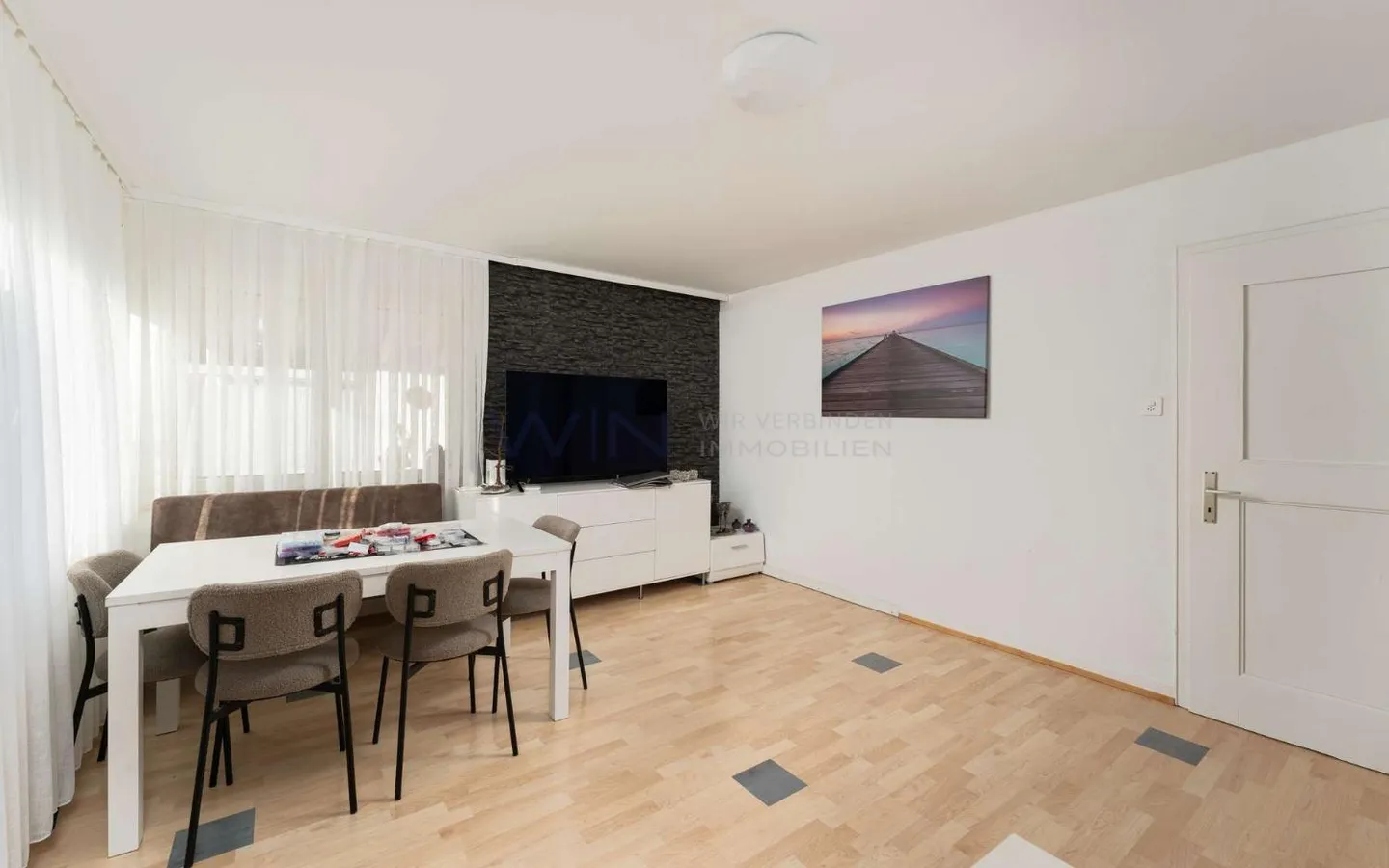 Charmantes Familienhaus mit Garten - Foto 3 von 13