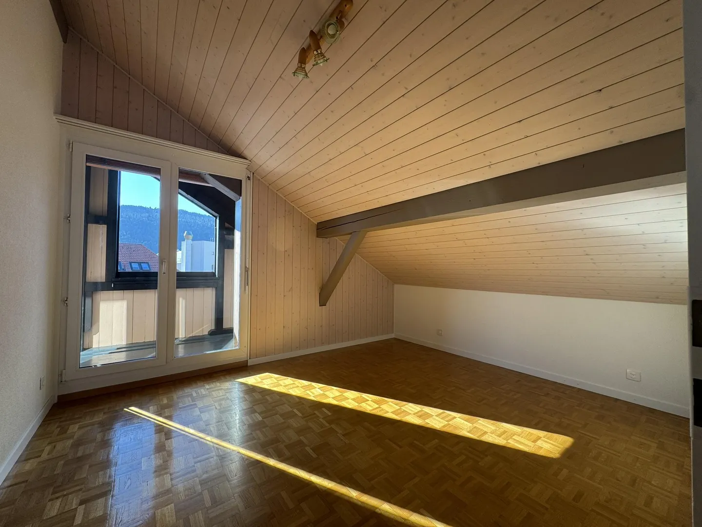 Large 4-room apartment of 115 m² with balcony - La Sagne - Photo 6 of 10