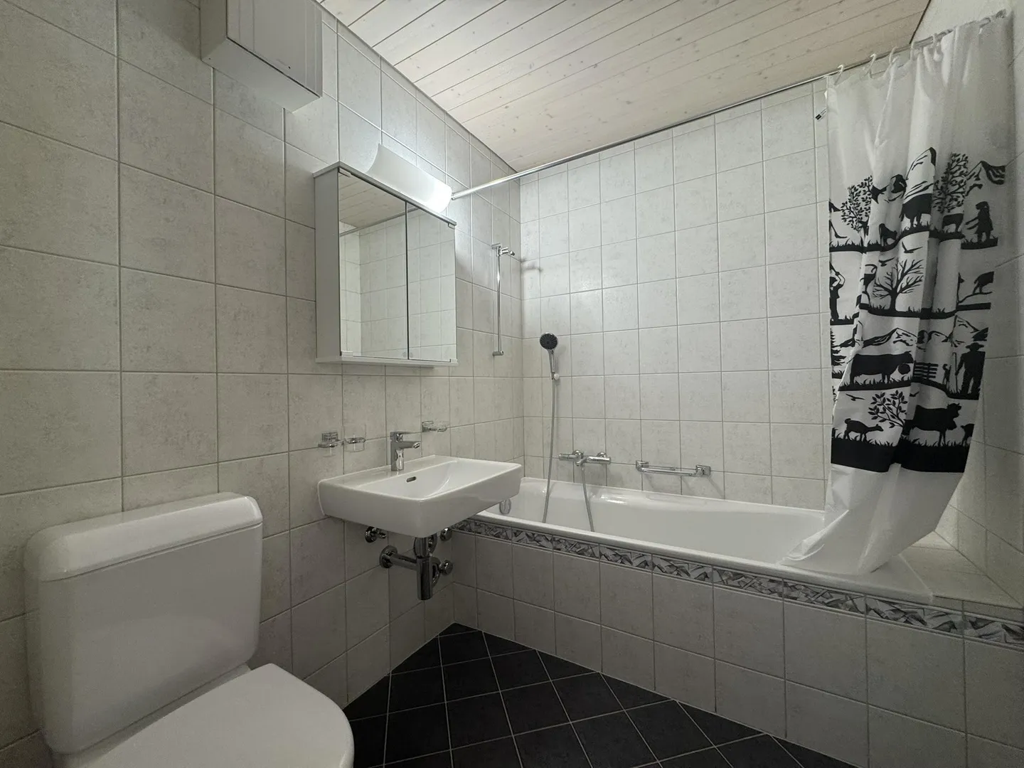 Large 4-room apartment of 115 m² with balcony - La Sagne - Photo 7 of 10