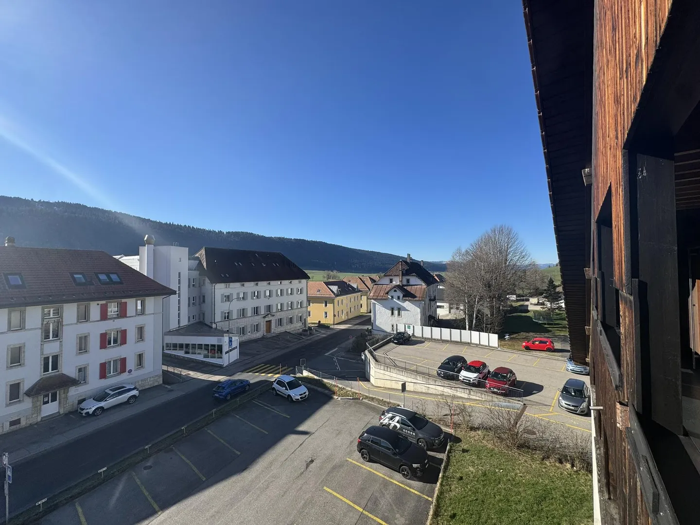 Large 4-room apartment of 115 m² with balcony - La Sagne - Photo 9 of 10