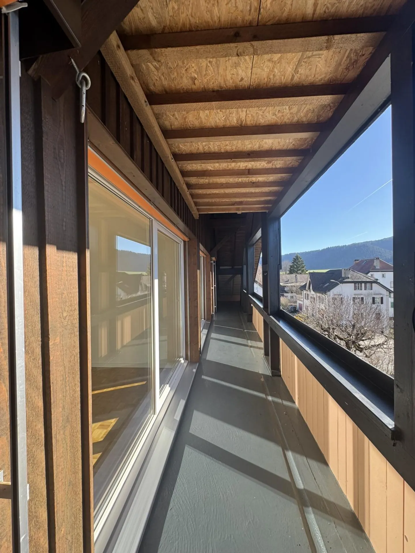 Large 4-room apartment of 115 m² with balcony - La Sagne - Photo 8 of 10