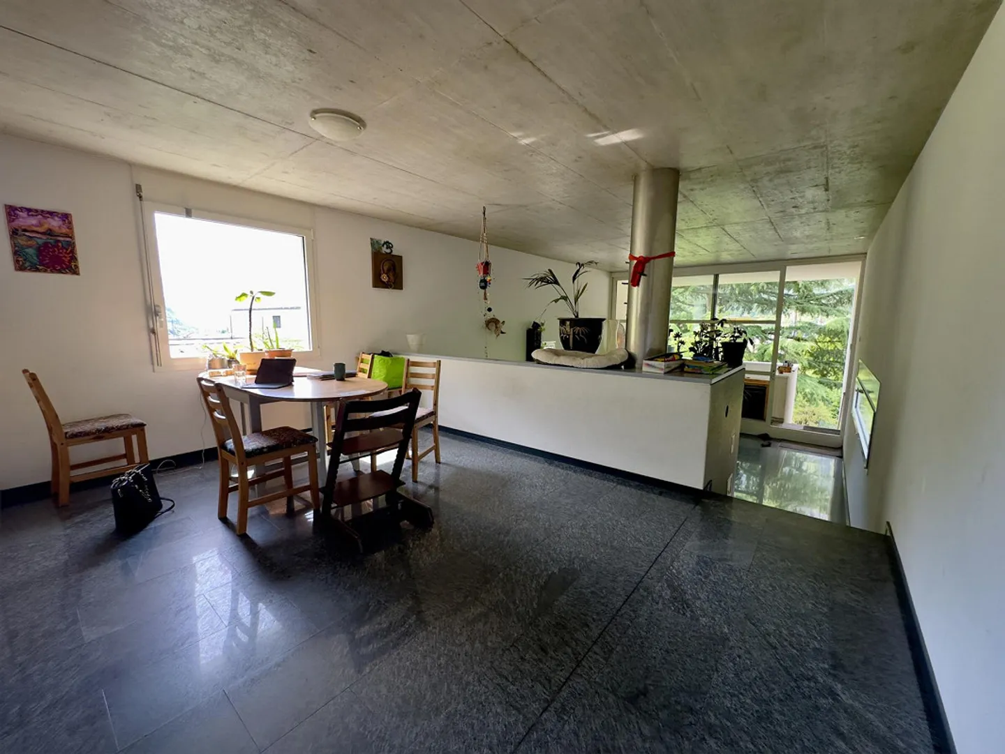 SINGLE-FAMILY HOUSE WITH 7 ROOMS AND LARGE GARDEN IN GIORNICO - Photo 3 of 10