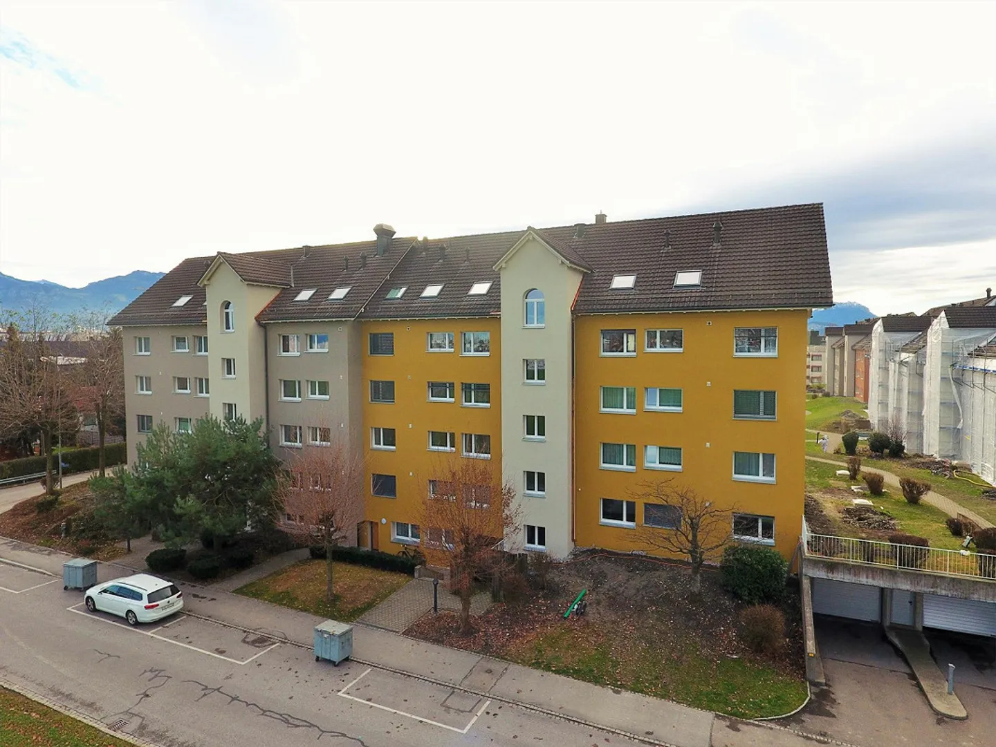 Benefit from our family discount - Living in a quiet location - Photo 1 of 12