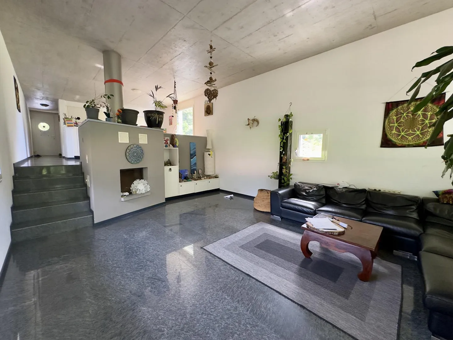 SINGLE-FAMILY HOUSE WITH 7 ROOMS AND LARGE GARDEN IN GIORNICO - Photo 1 of 10