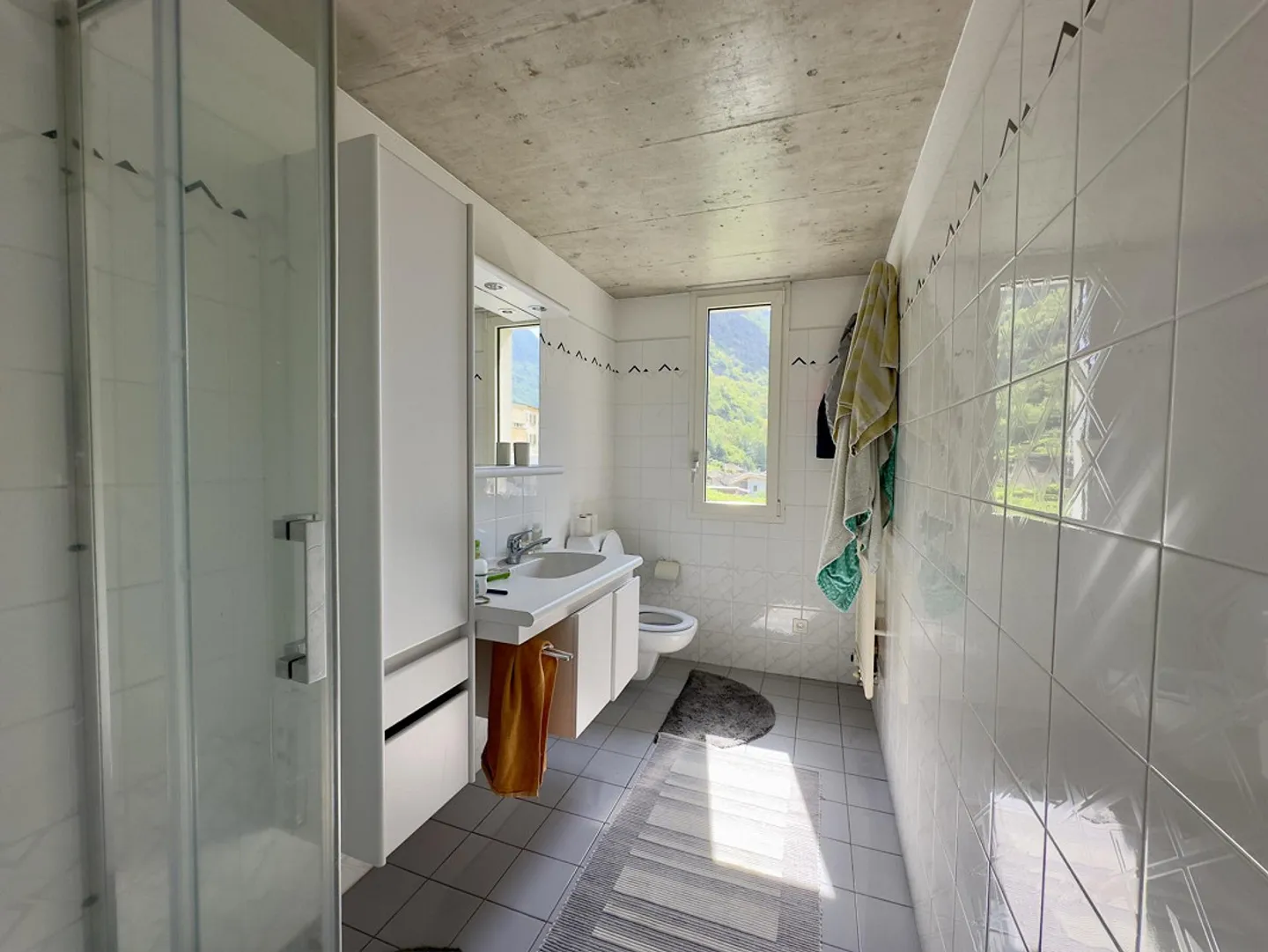SINGLE-FAMILY HOUSE WITH 7 ROOMS AND LARGE GARDEN IN GIORNICO - Photo 7 of 10