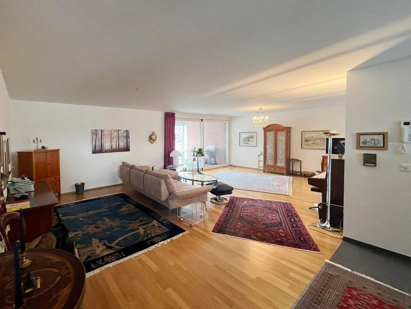 Appartement spacieux et lumineux de 4,5 pièces dans un emplacement central - Photo 2 sur 11