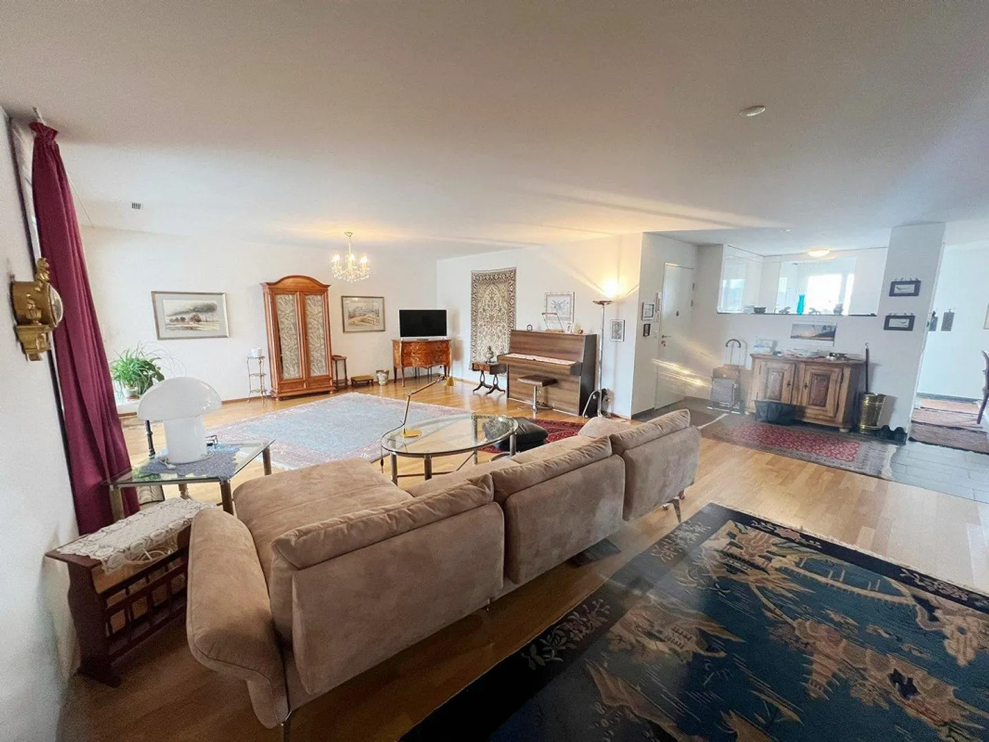 Appartement spacieux et lumineux de 4,5 pièces dans un emplacement central - Photo 3 sur 11