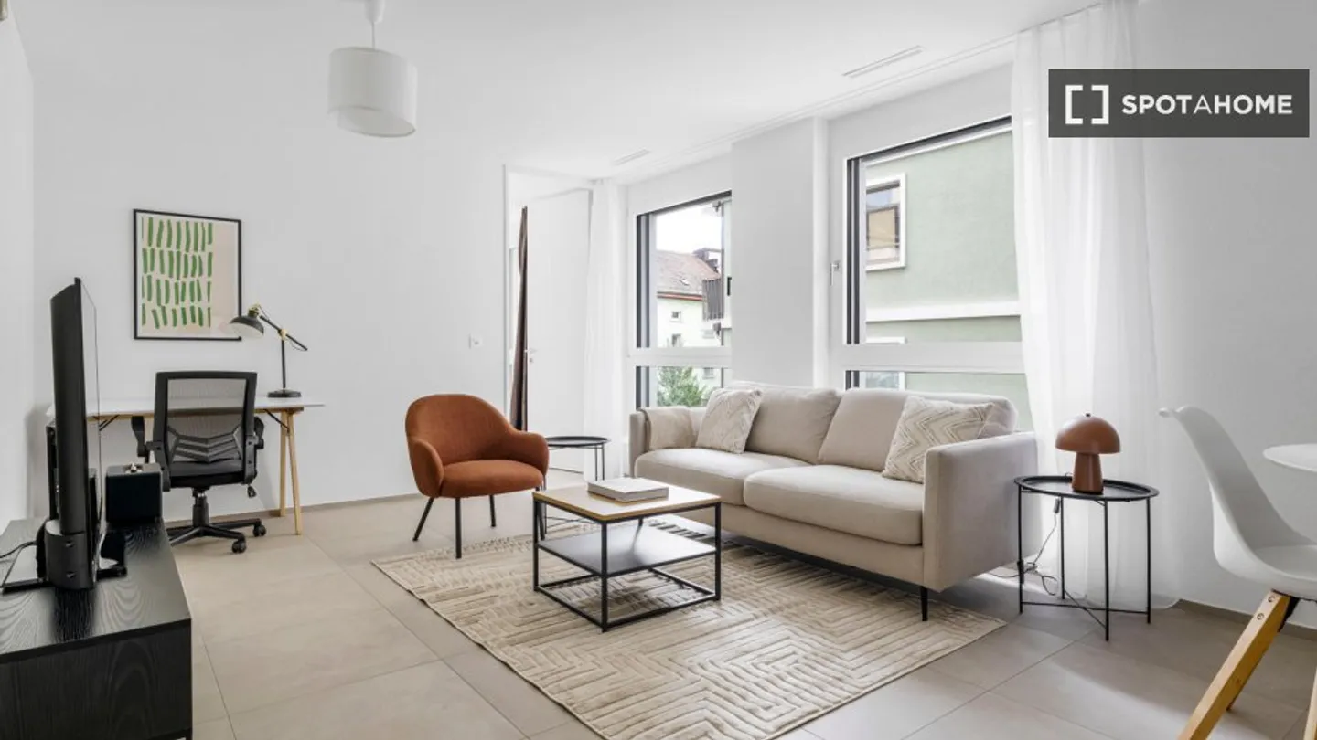 Apartment for rent - Photo 2 of 18